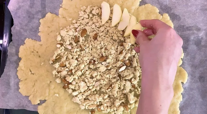 Постный пирог с яблоками - галета: шаг 4