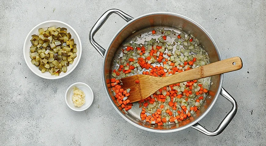 Постный рассольник с томатной пастой: шаг 4