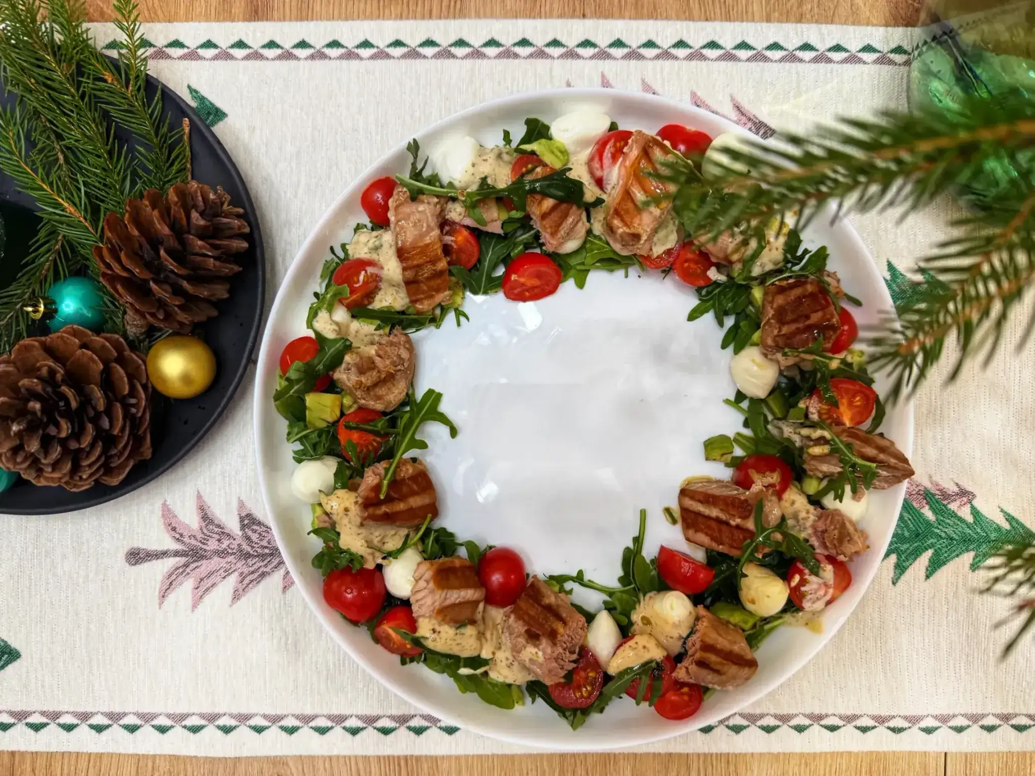 Праздничный салат с тунцом-гриль, руколой и черри: шаг 4