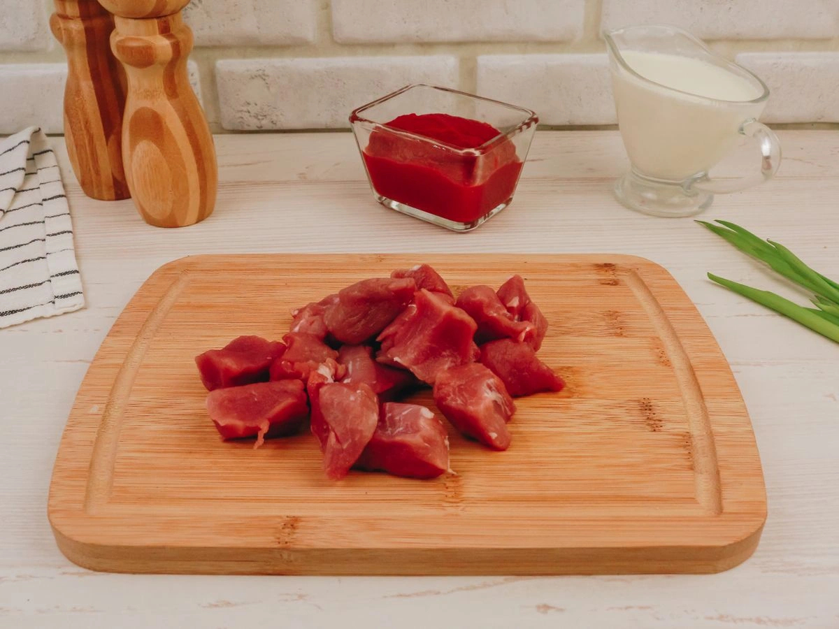 Шаг 4: Пюре со свиным гуляшом