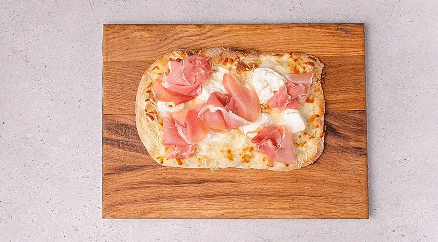 Римская пицца с прошутто и моцареллой: шаг 4