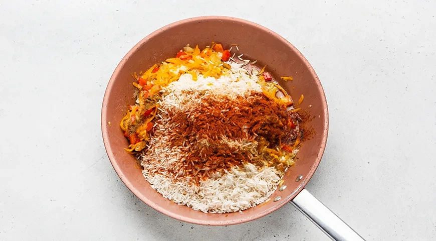 Рис с морковью и луком в духовке: шаг 4