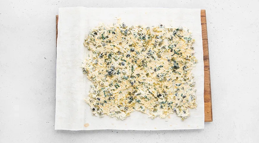 Рулет из лаваша со шпротами: шаг 4