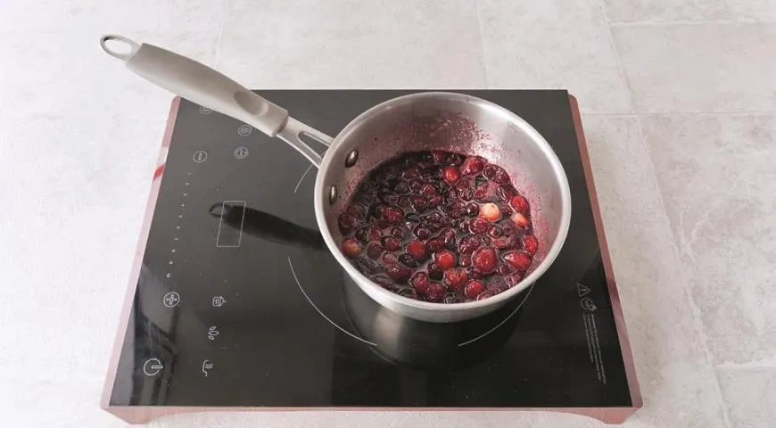 Рулет с клюквой и апельсиновым маскарпоне: шаг 4