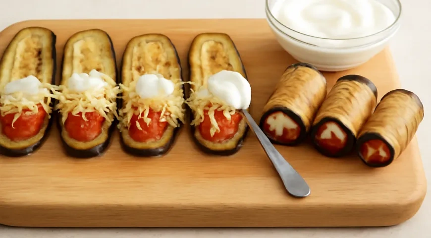 Рулетики из баклажанов с помидорами, сыром и чесноком: шаг 4