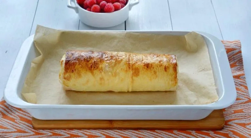 Рулет из лаваша с творогом и малиной: шаг 4