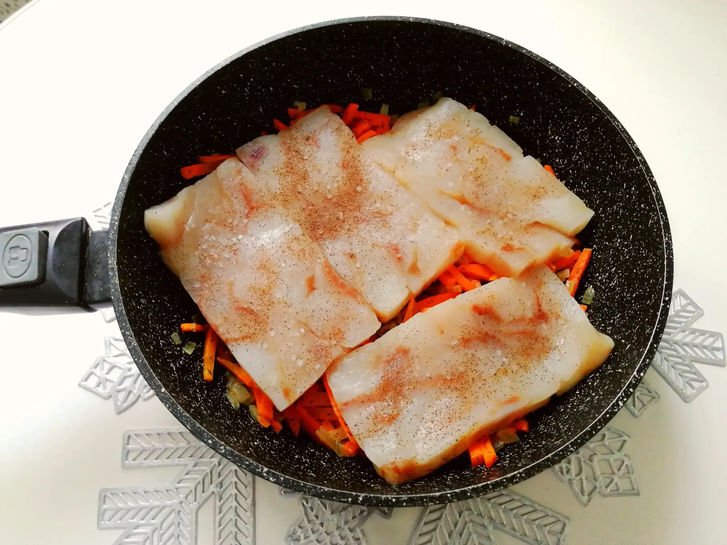 Рыба на морковной подушке под картофельным одеялом: шаг 4