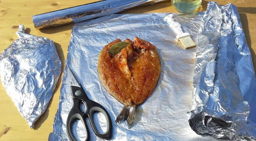 Рыба - по тайски в чугунной чаше на углях: шаг 4