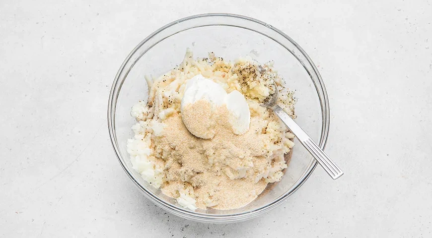 Рыбные котлеты с салом и манкой по-домашнему: шаг 4