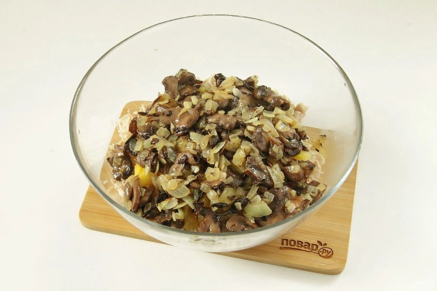 Шаг 4: Салат ананас с курицей и сыром