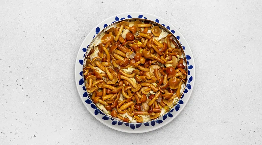 Салат Генеральский с грибами: шаг 4