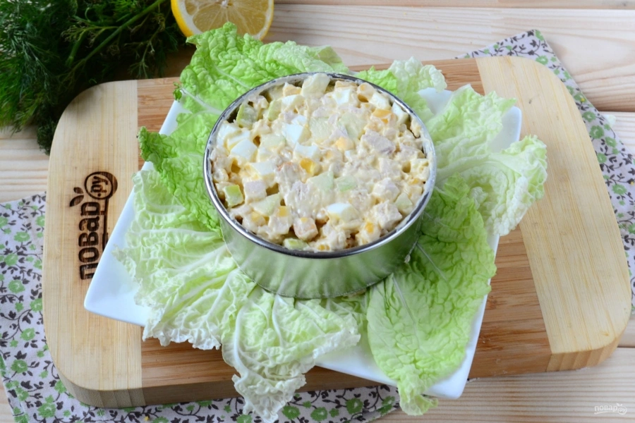 Шаг 4: Салат из кукурузы и куриной грудки