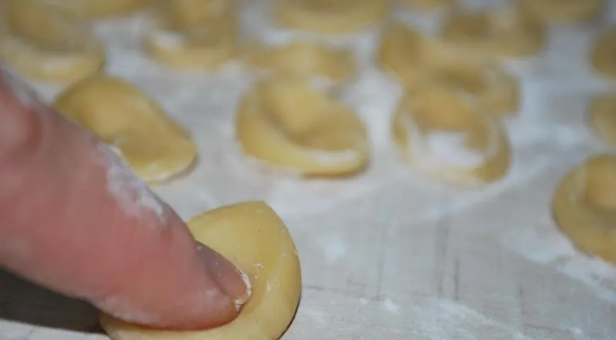 Салат из орекьетте с зеленью и яйцом: шаг 4