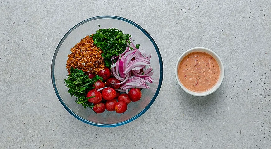 Салат из полбы с виноградом: шаг 4