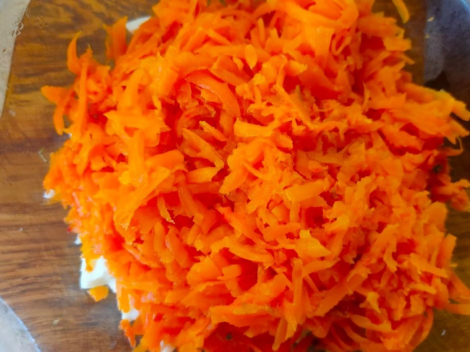 Шаг 4: Салат из свеклы, моркови и морской капусты