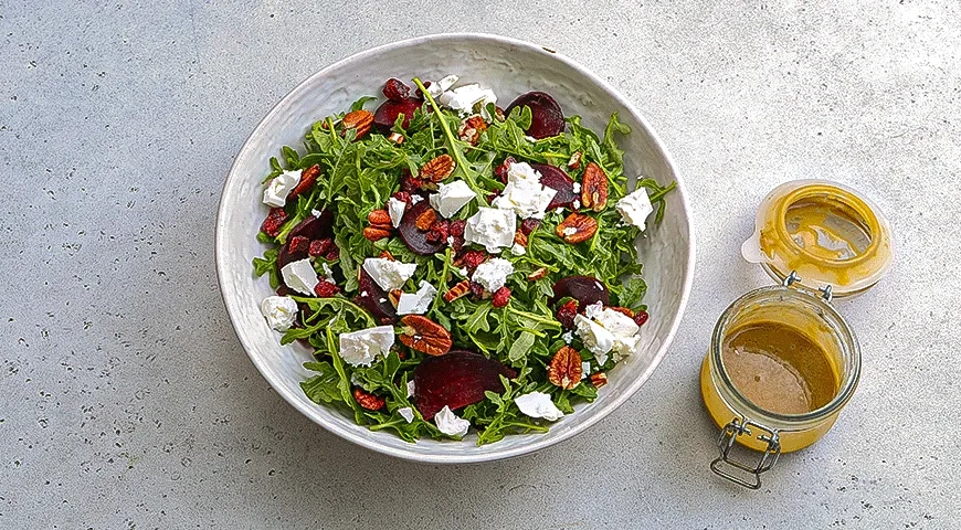 Салат из свеклы с брынзой и орехами: шаг 4