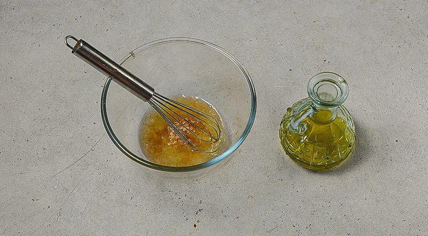 Салат из запеченной цветной капусты и огурцов: шаг 4