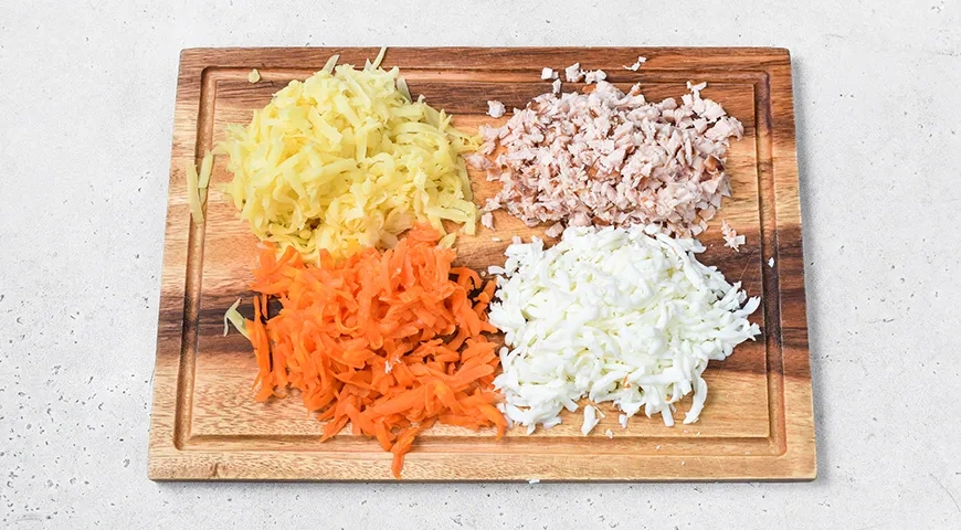 Салат «Мимоза» с копченой курицей: шаг 4