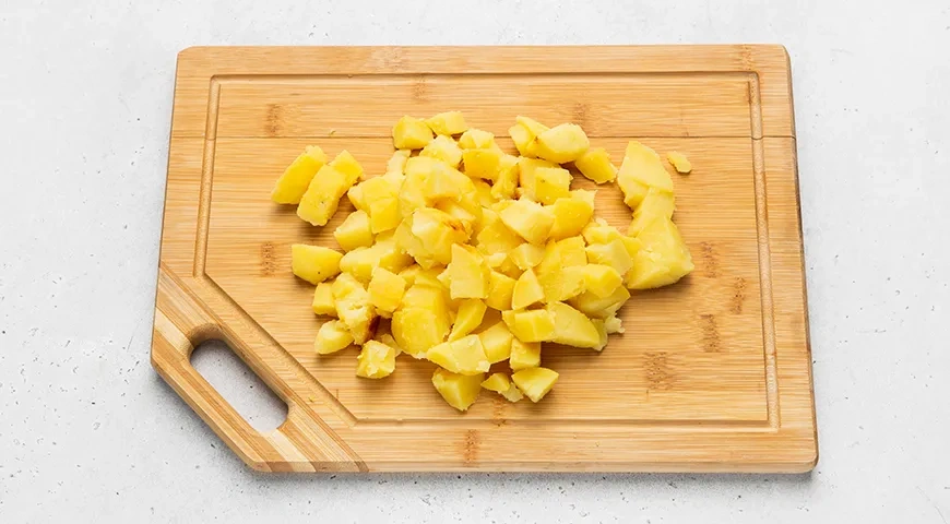 Салат Минский с грибами, квашеной капустой и картофелем: шаг 4