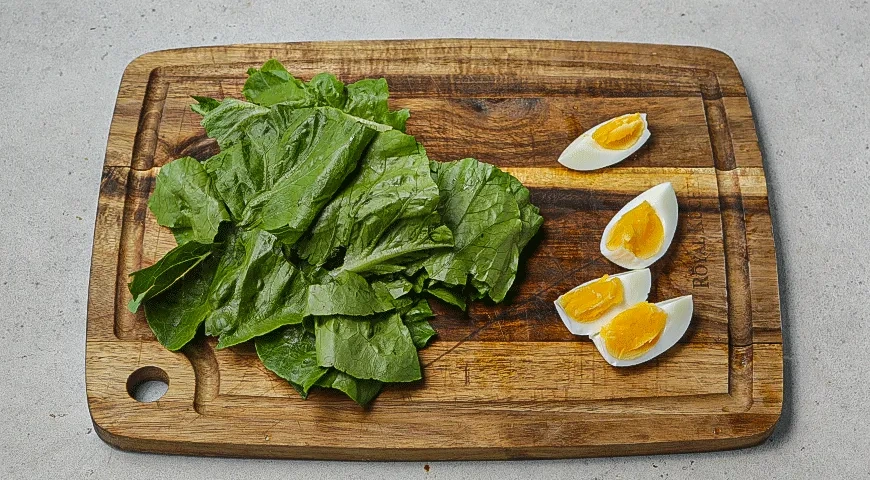 Салат с брюссельской капустой, яйцом и беконом: шаг 4