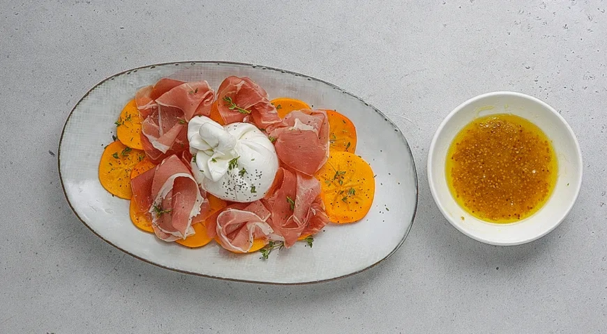 Салат с бурратой, хурмой и хамоном: шаг 4