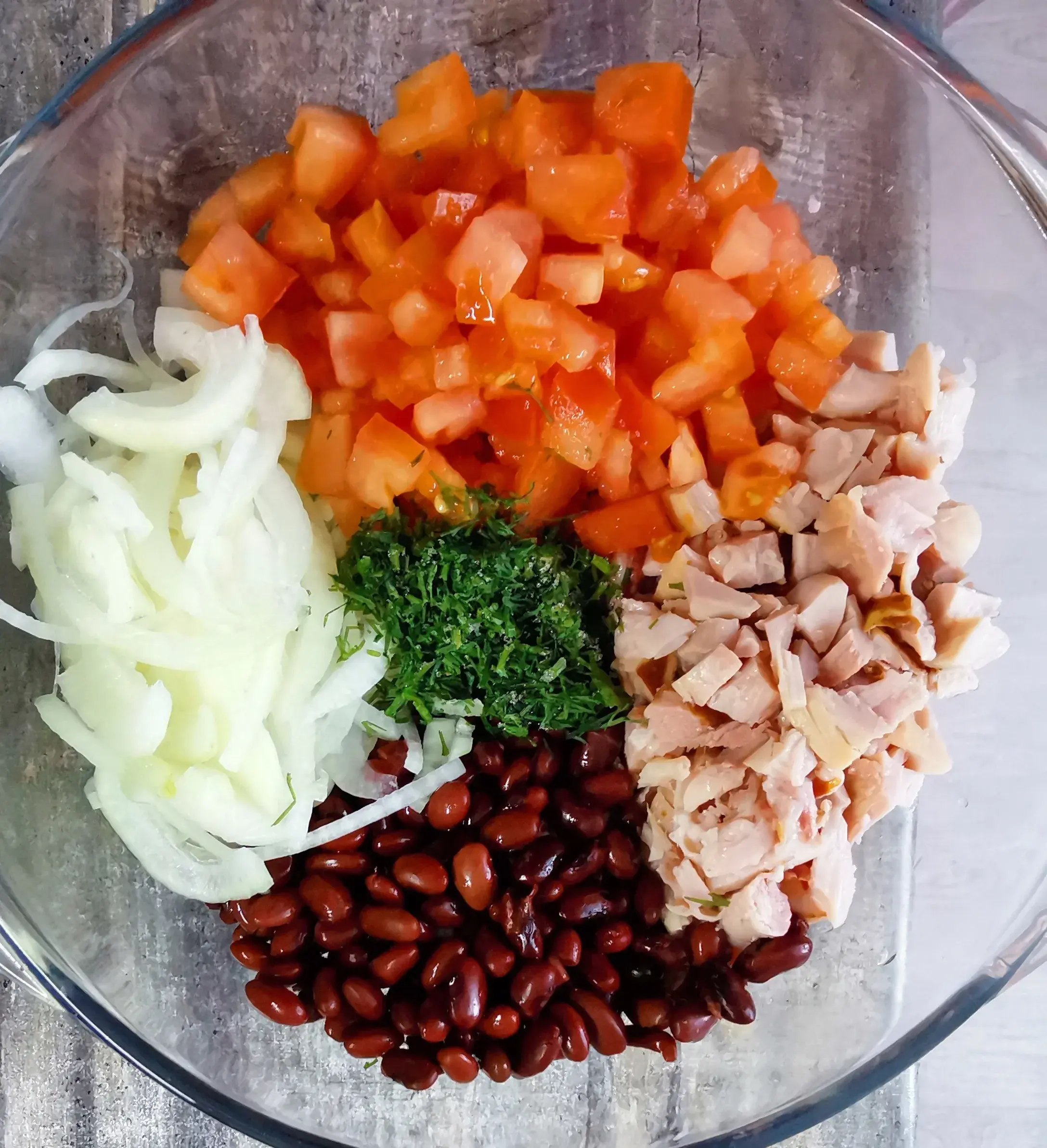 Салат с фасолью и сухариками: шаг 4