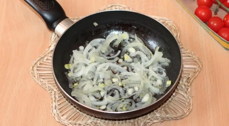 Салат с кальмарами и сладким перцем: шаг 4