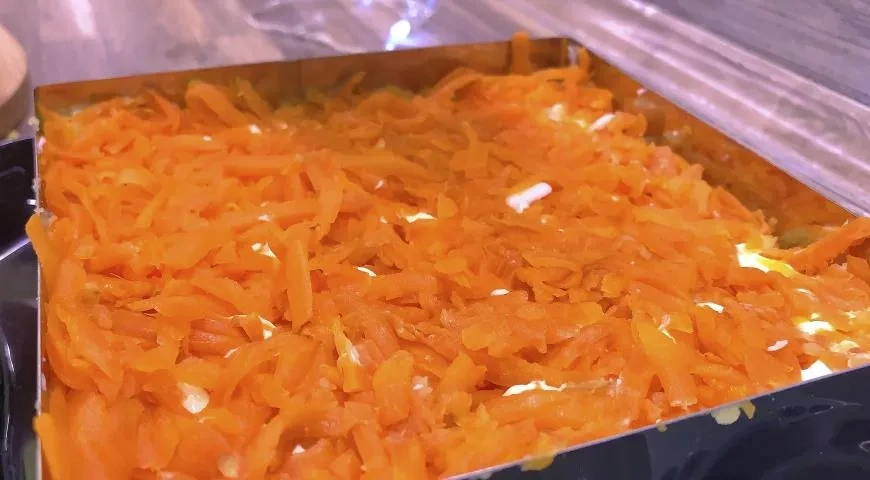 Салат с крабовыми палочками без кукурузы: шаг 4