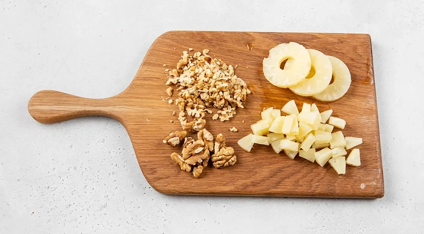 Салат с курицей, ананасом и сыром: шаг 4