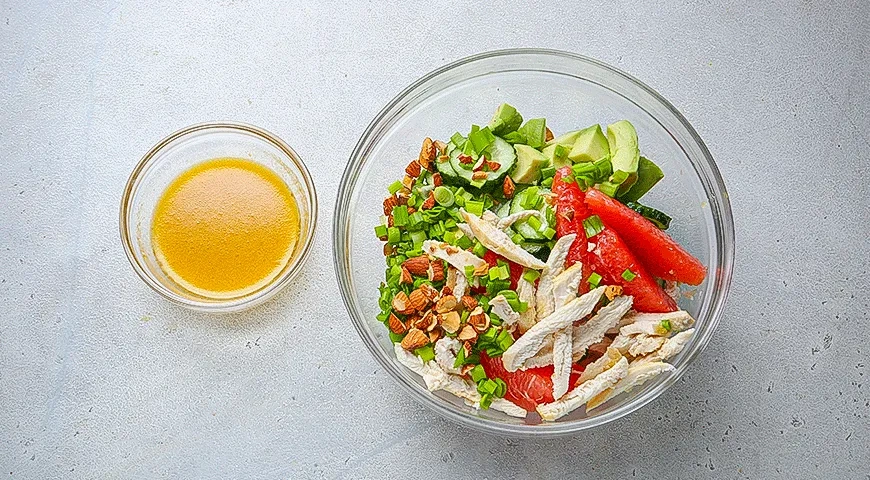 Салат с курицей, авокадо и грейпфрутом: шаг 4