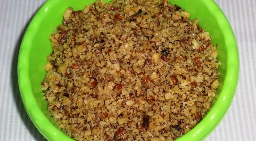 Салат с курицей, черносливом и виноградом: шаг 4