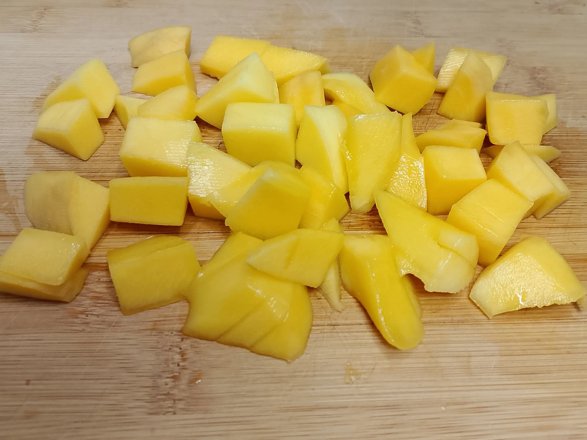 Шаг 4: Салат с куриной печенью и манго