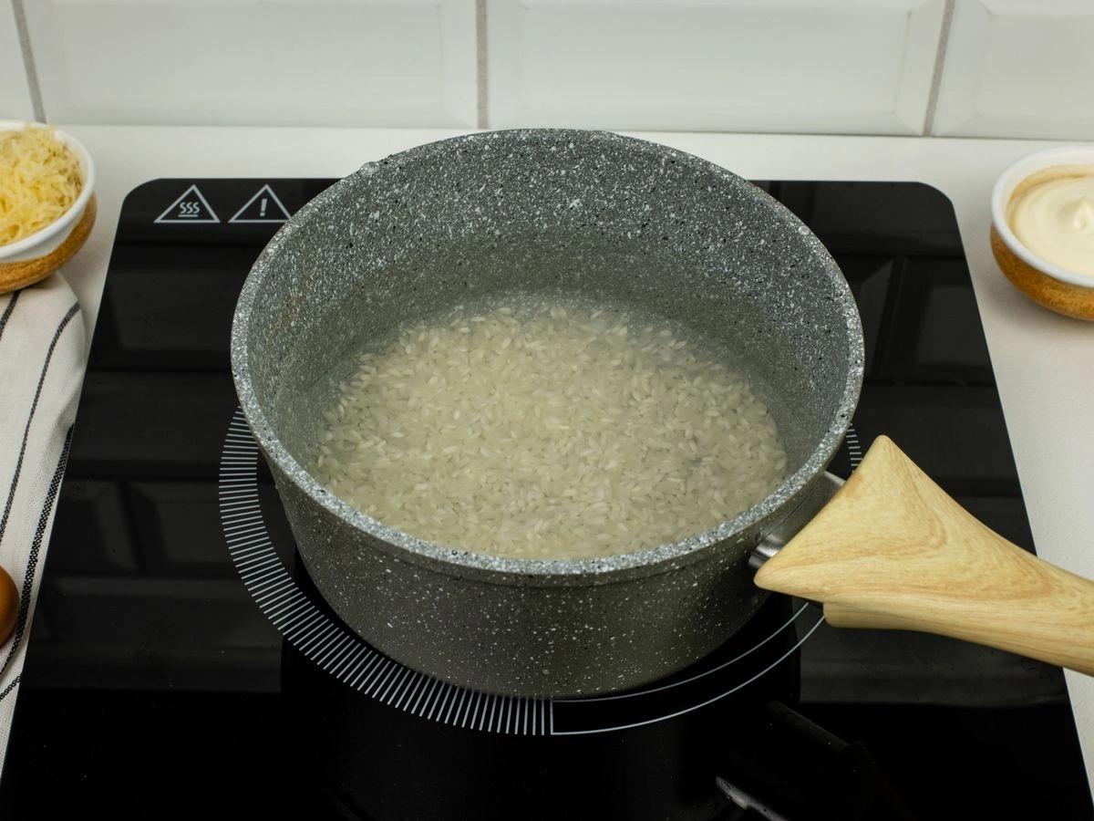 Шаг 4: Салат с рисом, курицей и черносливом