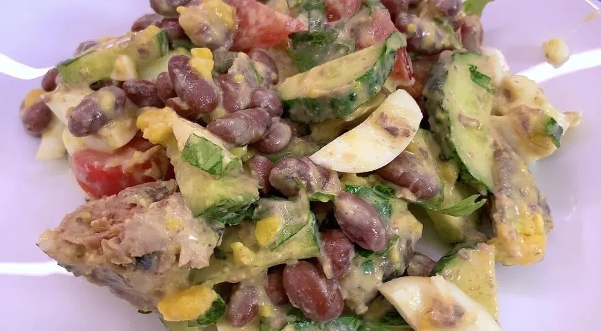 Салат с тунцом консервированным и фасолью: шаг 4