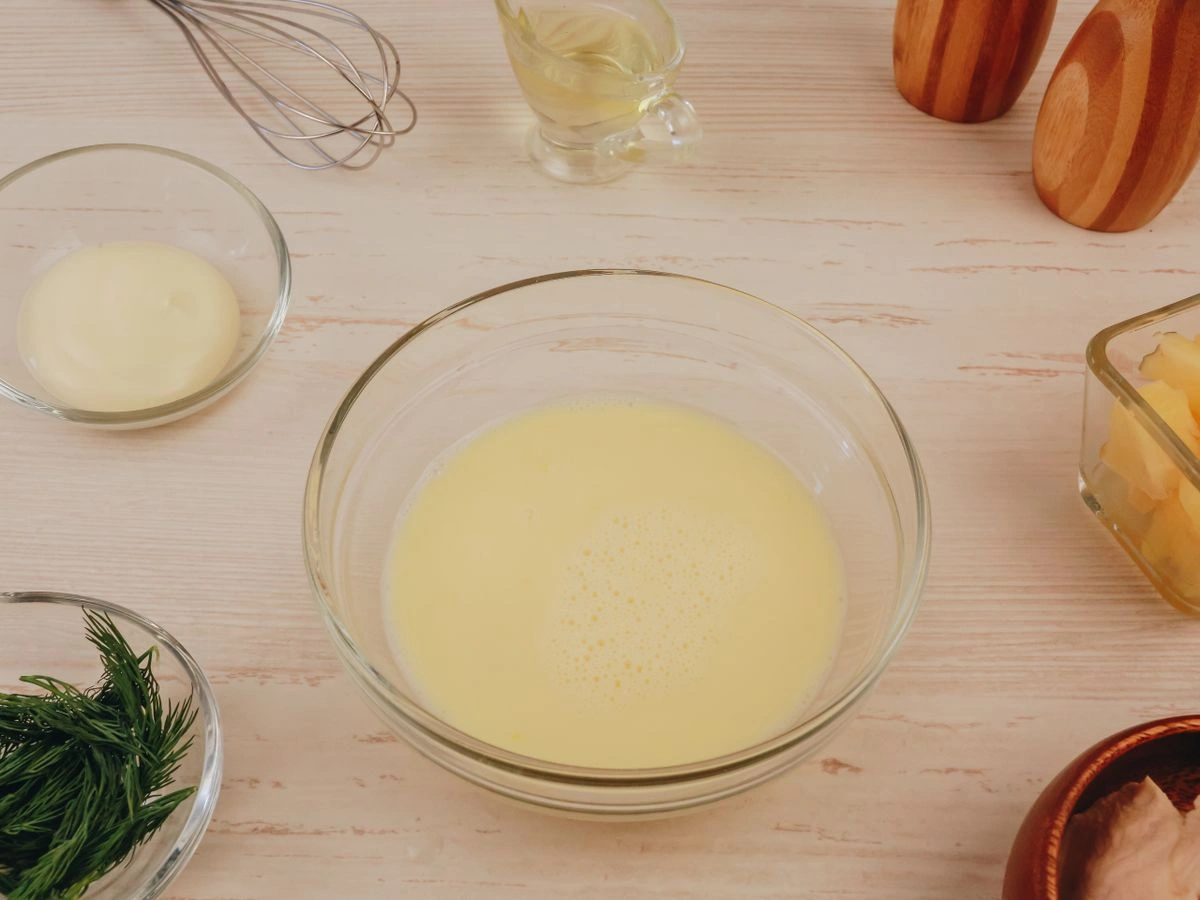 Шаг 4: Салат с яичными блинчиками, курицей и ананасом