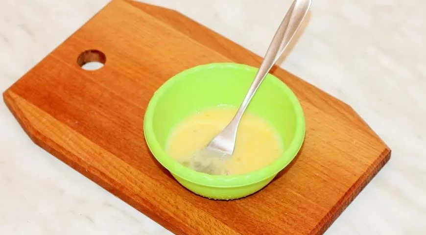 Салат со стручковой фасолью, тунцом и блинами: шаг 4