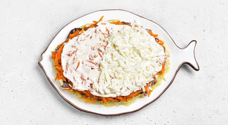 Селедка под шубой без свеклы: шаг 4