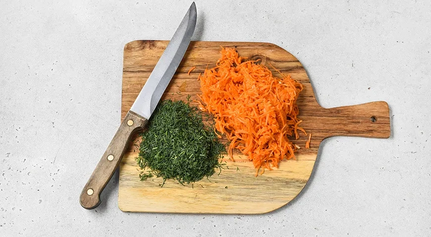 Селедка под шубой с корейской морковкой: шаг 4