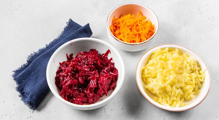 Селедка под шубой с зеленым горошком: шаг 4