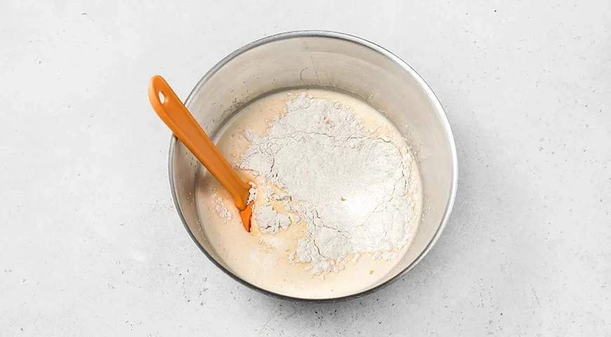 Шарлотка с бананами в духовке: шаг 4