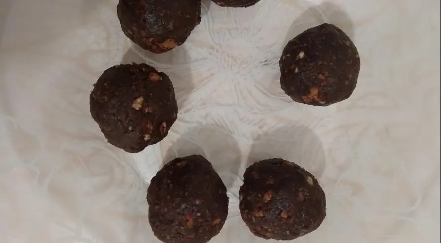 Шоколадные "шарики" с вишнёвым джемом Махеевъ к 14 февраля: шаг 4