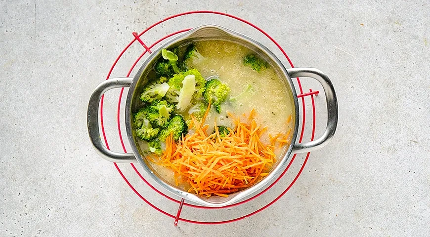 Сливочный суп с брокколи и картошкой: шаг 4