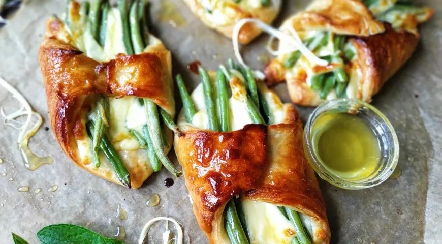 Слойки с сыром и спаржевой фасолью: шаг 4