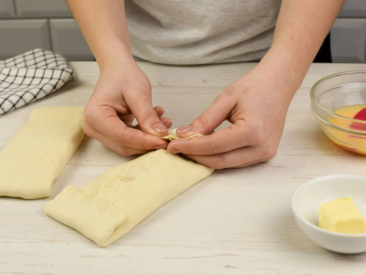 Шаг 4: Слойки с сыром