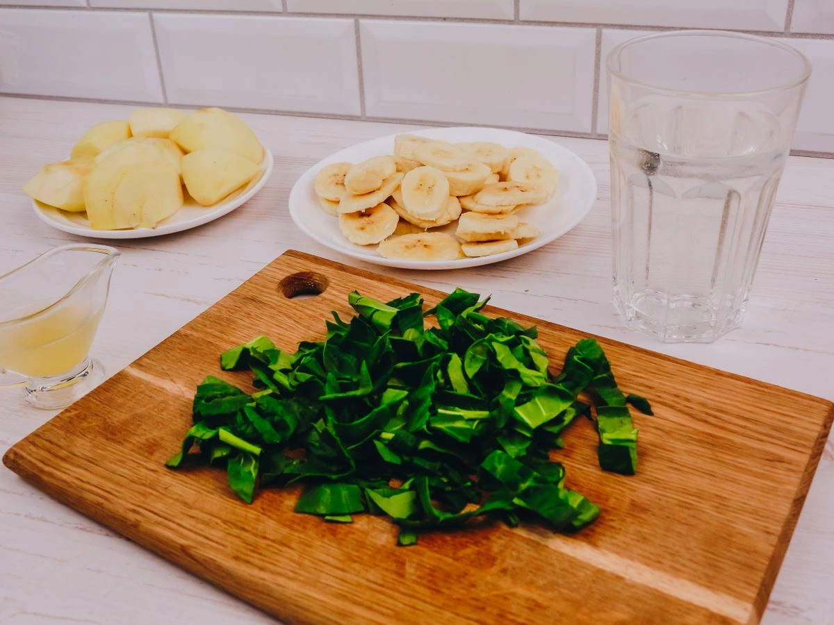 Шаг 4: Смузи из яблока, шпината, банана, апельсина