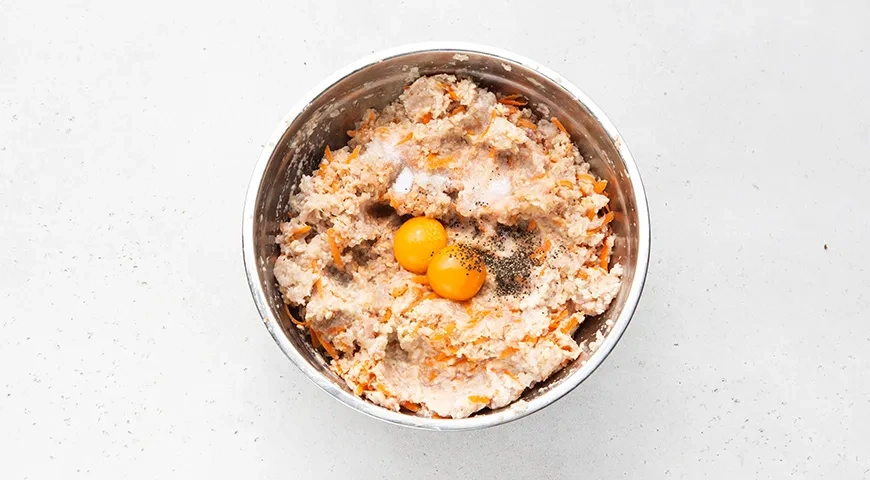 Сочные котлеты из кролика: шаг 4