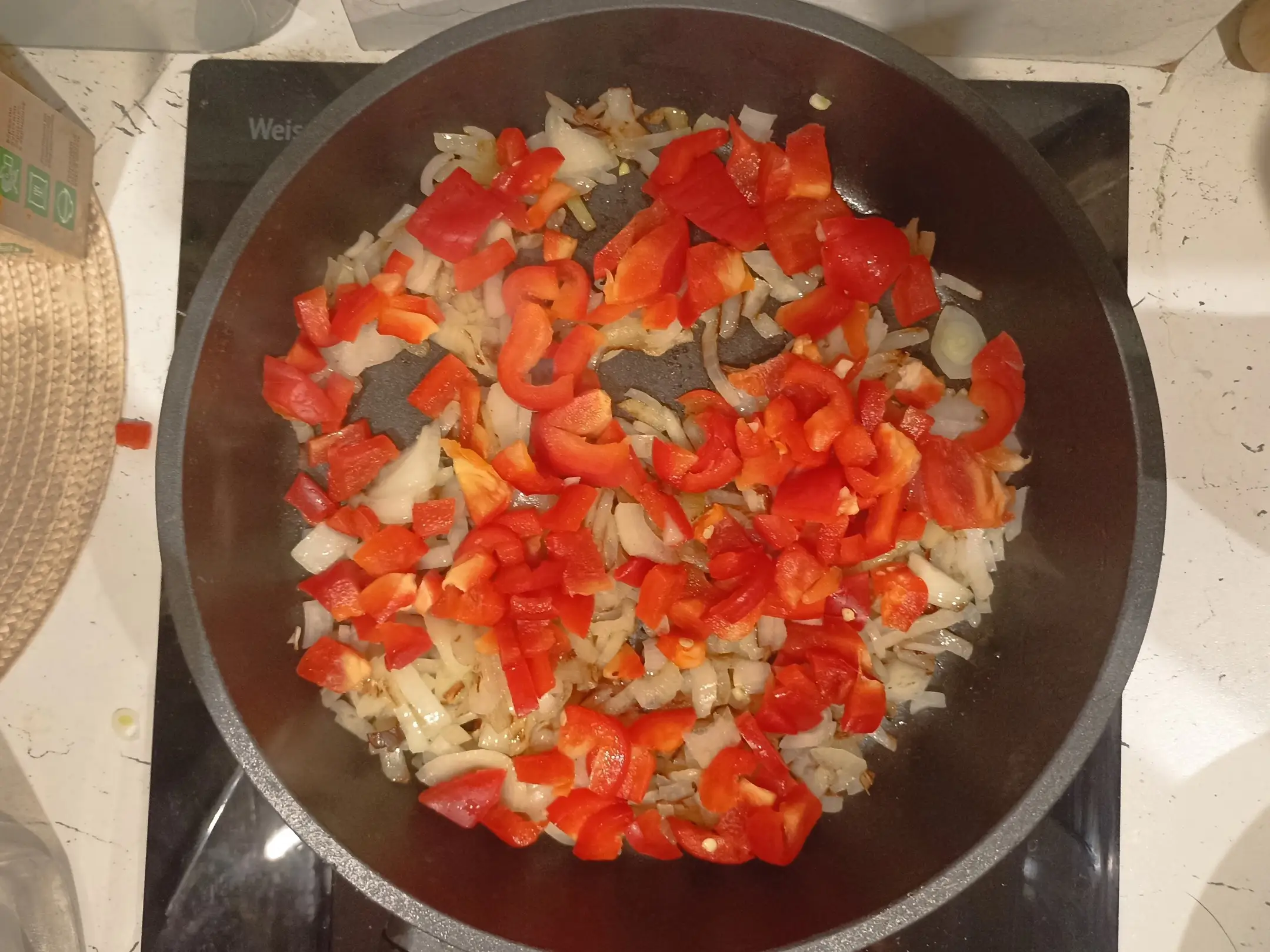 Шаг 4: Сосиски, тушенные с овощами