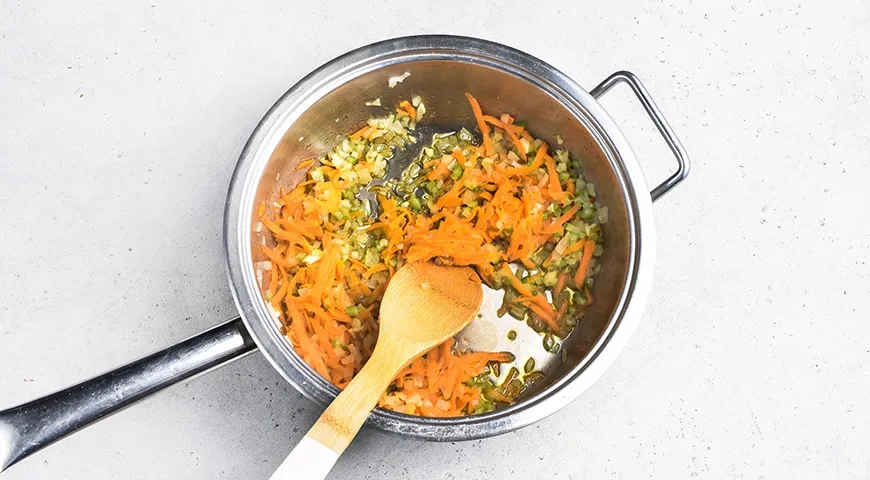 Спагетти по-домашнему с курицей и овощами в соусе: шаг 4