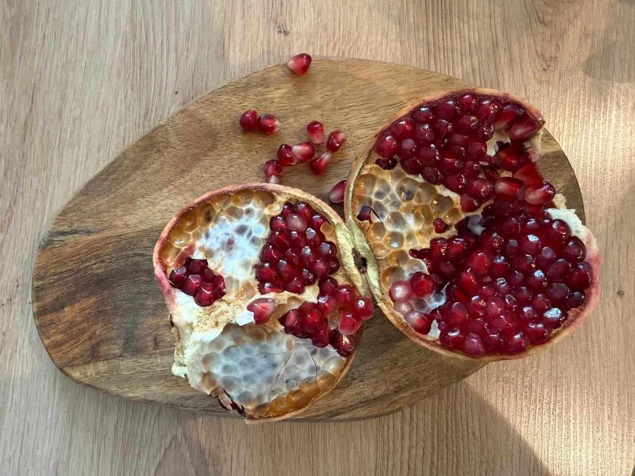 Спринг роллы с креветками, авокадо и гранатом: шаг 4