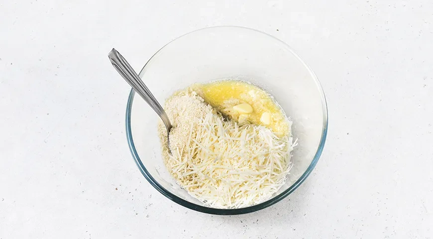 Стейк зубатки, запеченный с сыром и помидорами в духовке: шаг 4